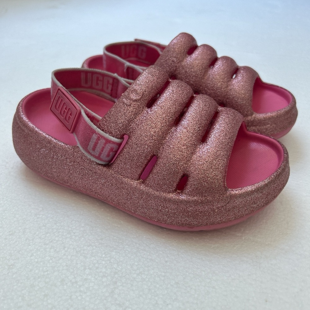 UGG pink glitter sandalsl
pink glitter UGG Sport Yeah chunky sandals